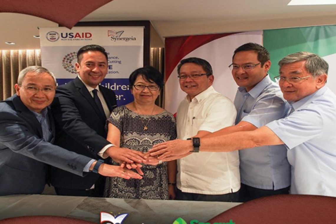 From left, Mr. Ramon Isberto of SMART/PLDT, Mr. Jovy Hernandez of SMART/PLDT, Dr. Milwida Guevara, Synergeia President and CEO, Fr. Jett Villarin, Chairman of the Board of Trustees of Synergeia Foundation, Former Gov. Miguel Dominguez and Former Gov. Rafael Coscolluela, Members of the Board of Trustees, Synergeia Foundation